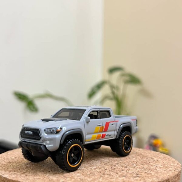 Hot Wheels 20 Toyota Tacoma (Uncarded)