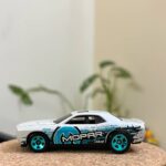 Hot Wheels 2008 Dodge Challenger SRT8