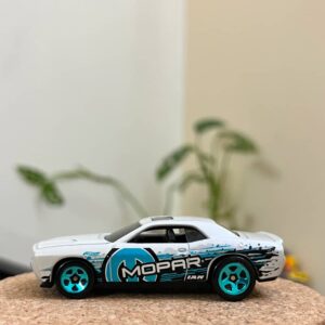 Hot Wheels 2008 Dodge Challenger SRT8