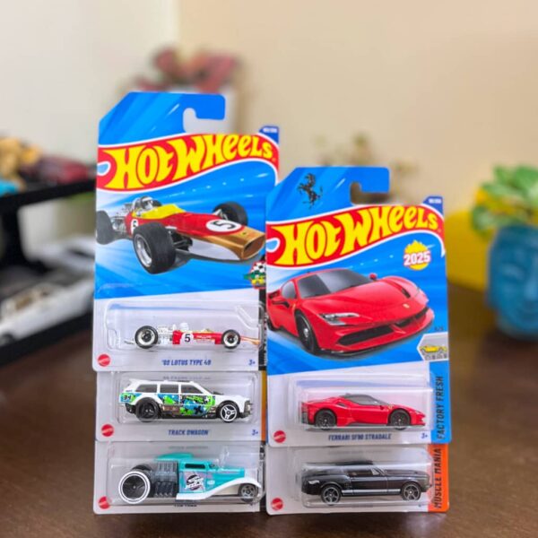 Hot Wheels Ford vs Ferrari 5-Pack – Ferrari SF90 Stradale and 67 Mustang Combo