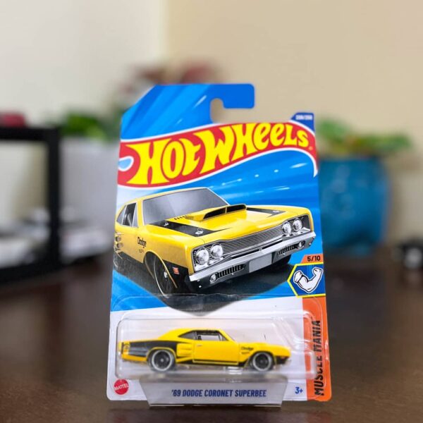 Hot Wheels ’69 Dodge Coronet Super Bee – Muscle Mania 1:64 Die-Cast Car