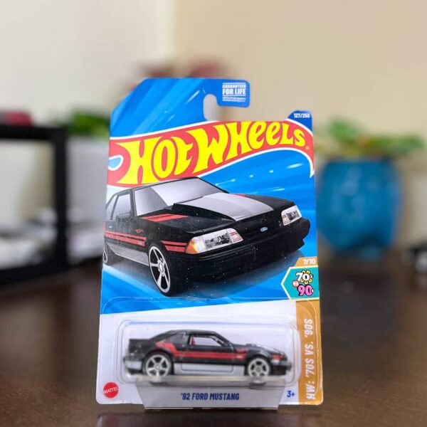Hot Wheels ’92 Ford Mustang – HW: 70s vs 80s Series 1:64 Die-Cast (Imported)