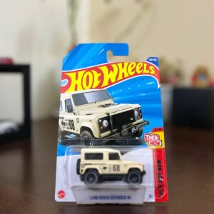 Hot Wheels Land Rover Defender 90 – Then and Now 1:64 Mainline Die-Cast SUV