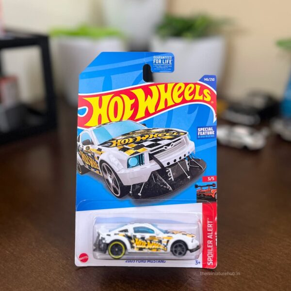 Hot Wheels 2005 Ford Mustang Diecast Car 1:64 Spoiler Alert USA Card Imported