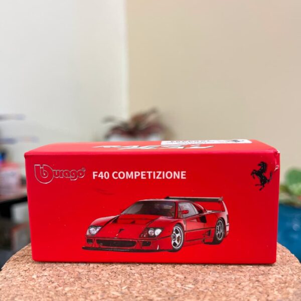 Bburago Ferrari F40 Competizione – Race + Play 1:64 scale red die-cast model