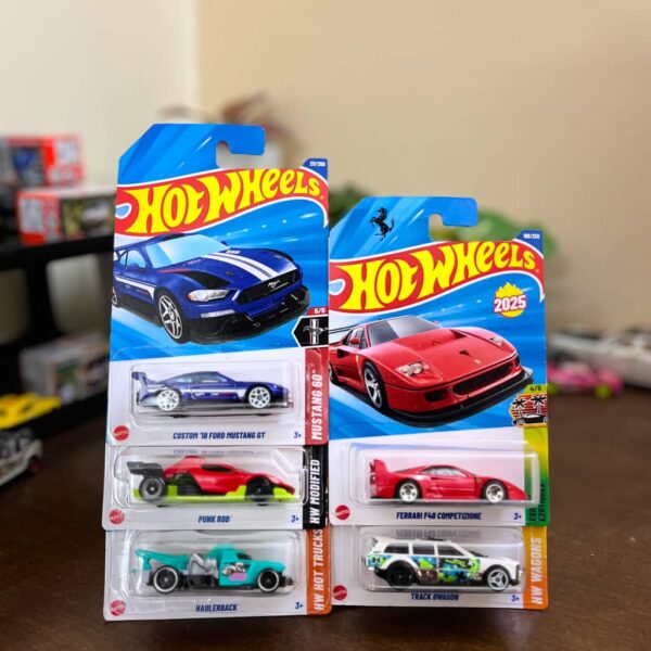 Hot Wheels Ford vs Ferrari Combo – Pack of 5 Diecast Cars