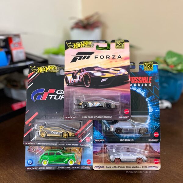 Hot Wheels Premium Pop Culture Mix 5 – Set of 5 Die-Cast Cars with Real Riders