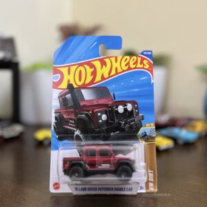 Hot Wheels HW Dirt '15 Land Rover Defender Double Cab Collector Favorite Diecast Car