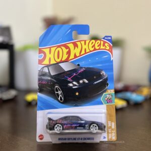 Hot Wheels Nissan Skyline GT-R (BCNR33) 70s vs 90s