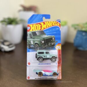 Hot Wheels Land Rover Defender 90 & Blitzspeeder Combo
