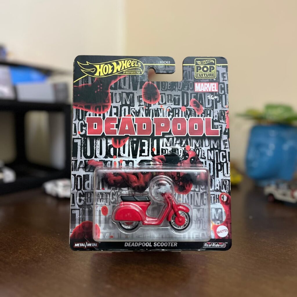 Hot Wheels Premium Pop Culture 2025 - Scooter Deadpool Rouge - Édition Limitée - Boîte Non Ouverte
