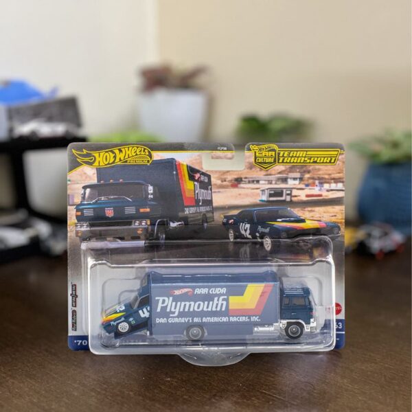 Hot Wheels ’70 Plymouth AAR Cuda Sakura Sprinter Team Transport premium diecast