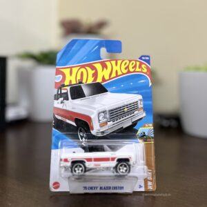 Hot Wheels ’75 Chevy Blazer Custom white HW Dirt die-cast
