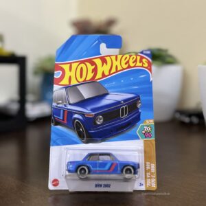 Hot Wheels BMW 2002 blue ’70s vs. ’90s die-cast car
