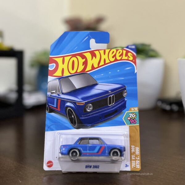 Hot Wheels BMW 2002 blue ’70s vs. ’90s die-cast car