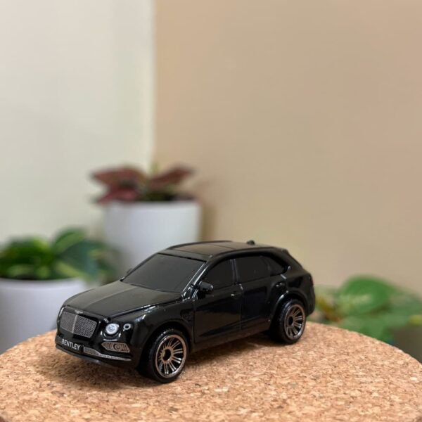 Matchbox 2018 Bentley Bentayga Black 1:64 Diecast – Uncarded