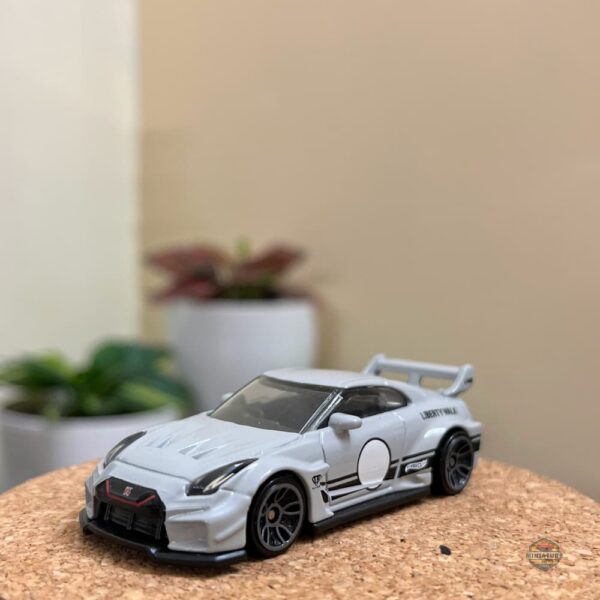 LB-Silhouette Works GT Nissan 35GT-RR Ver.2