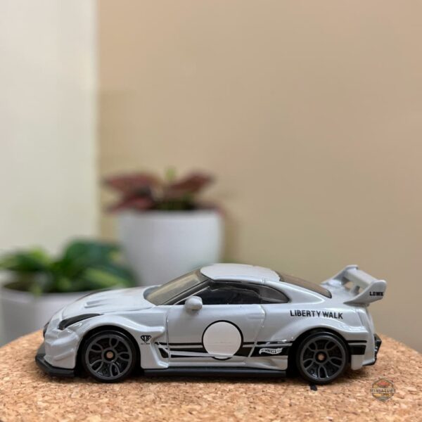 LB-Silhouette Works GT Nissan 35GT-RR Ver.2