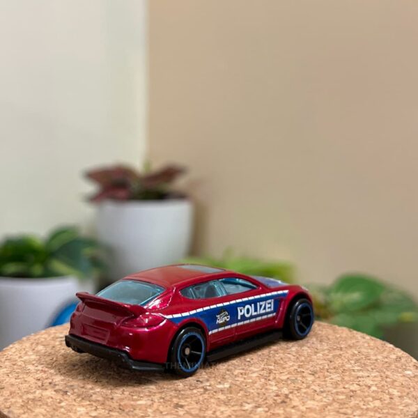 Hot Wheels Porsche Panamera Polizei HW Rescue 1:64 Imported – Uncarded