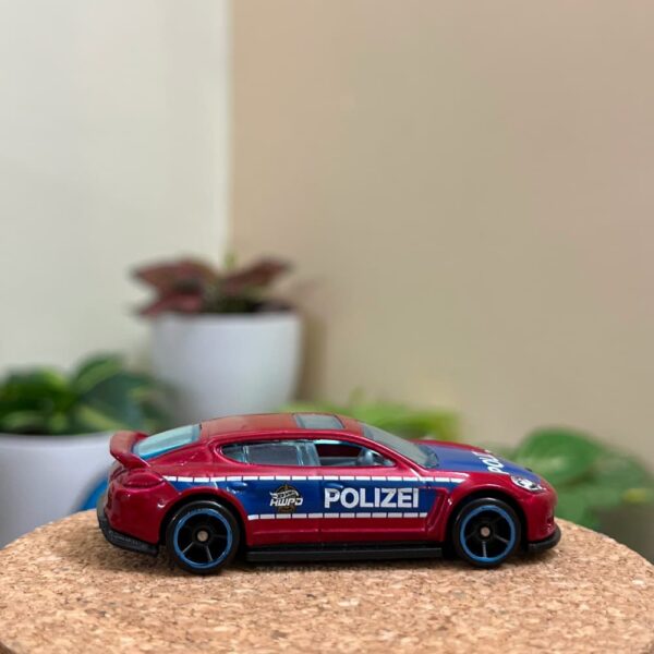 Hot Wheels Porsche Panamera Polizei HW Rescue 1:64 Imported – Uncarded