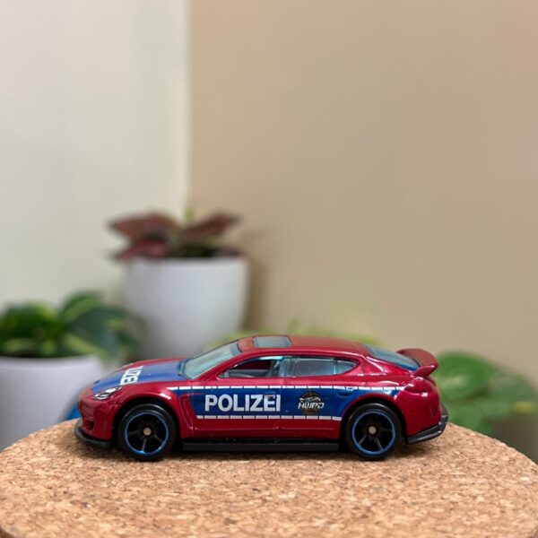 Hot Wheels Porsche Panamera Polizei HW Rescue 1:64 Imported – Uncarded