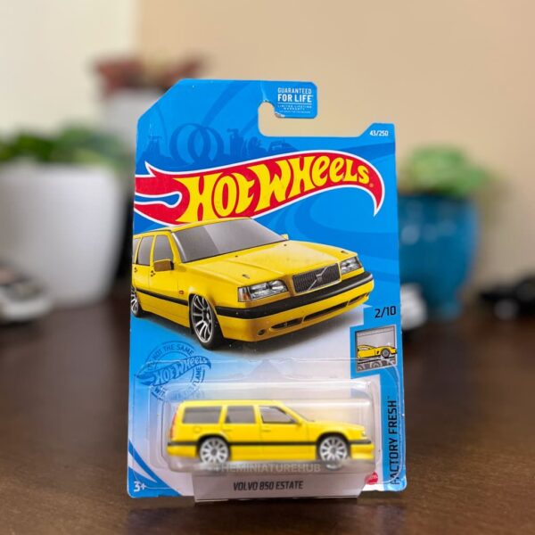 Hot Wheels Volvo 850 Estate Factory Fresh USA card imported
