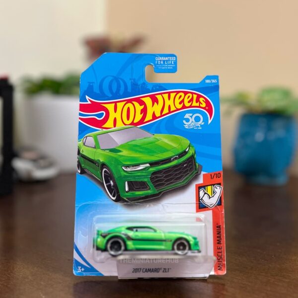 Hot Wheels 2017 Camaro ZL1 Green Muscle Mania USA card minor veins