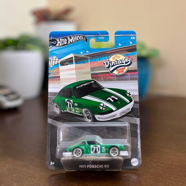 Hot Wheels 1971 Porsche 911 Vintage Racing Club Silver Series die-cast