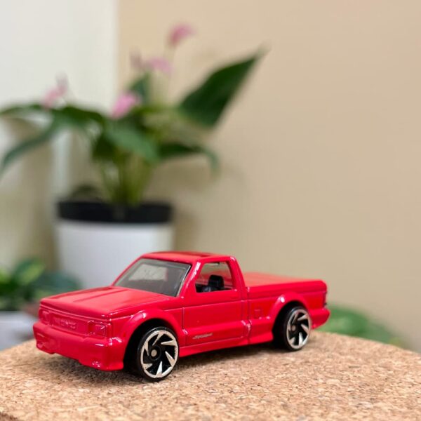 Hot Wheels GMC Syclone 1991 Red Pickup