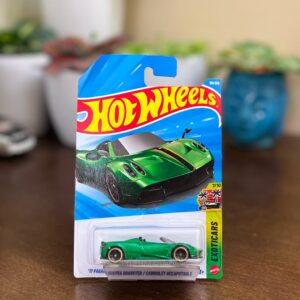 Hot Wheels 17 Pagani Huayra Roadster Green Exoticars