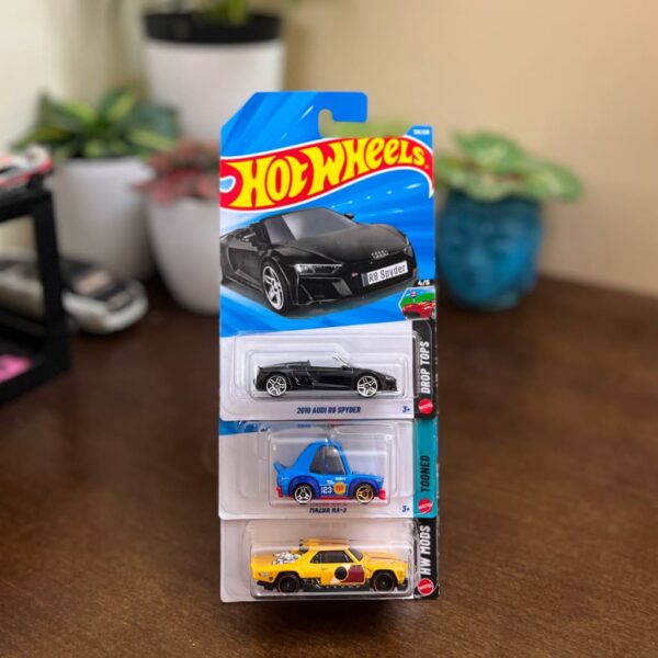 Hot Wheels Audi R8 Spyder Mazda RX-3 Vairstrike imported combo set