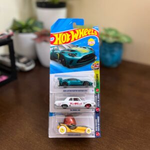 Hot Wheels Aston Martin Vantage GT3 Dodge 330 Eggshelleracer imported combo set