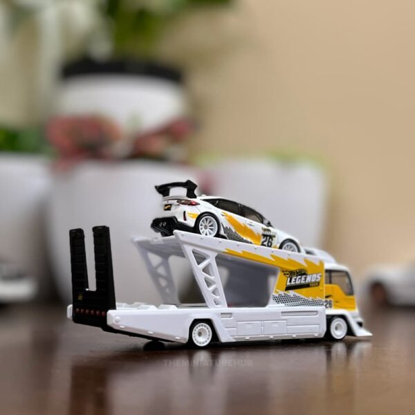 Hot Wheels Kousoku Hauler Team Transport uncarded white Legends Tour transporter