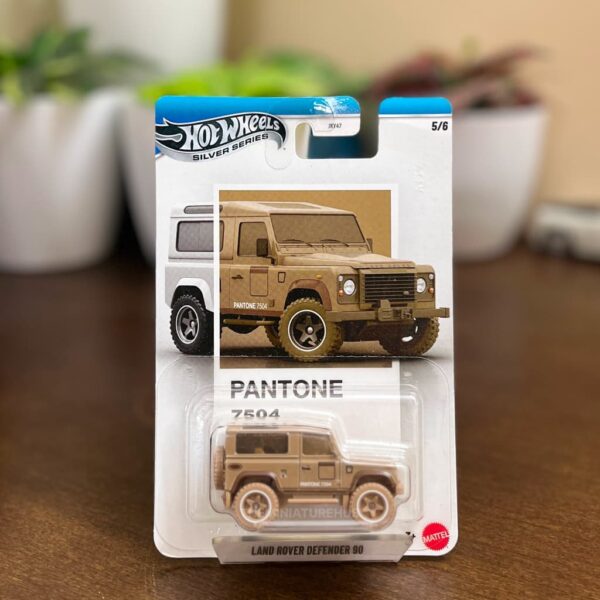 Hot Wheels Land Rover Defender 90 Pantone 7504 Silver Series