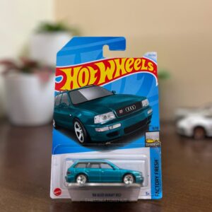 Hot Wheels 1994 Audi Avant RS2 blue diecast wagon Factory Fresh series