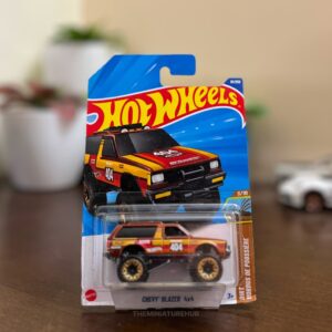 Hot Wheels Chevy Blazer 4x4 diecast SUV Dirt series