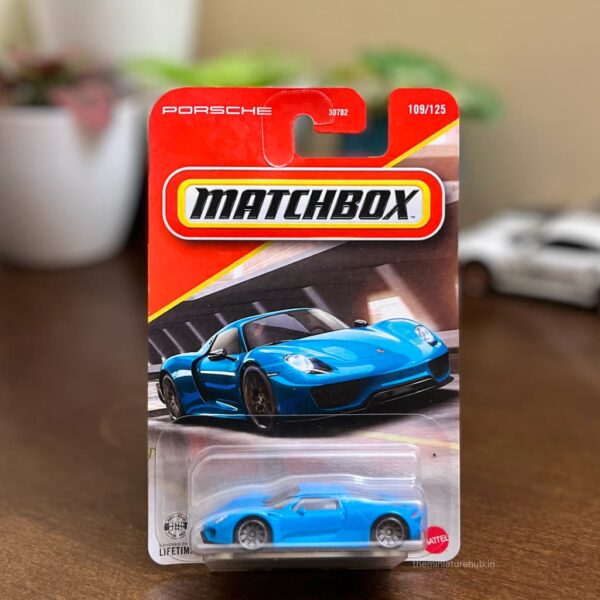 Matchbox Porsche 918 Spyder blue diecast hypercar 109/125 on blister card