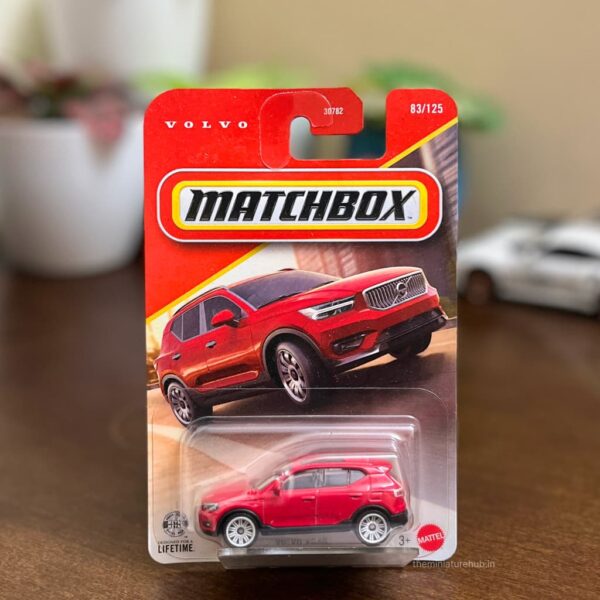 Matchbox Volvo XC40 red diecast SUV 83/125 on blister card