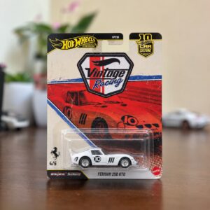 Hot Wheels Car Culture Ferrari 250 GTO white diecast Vintage Racing series